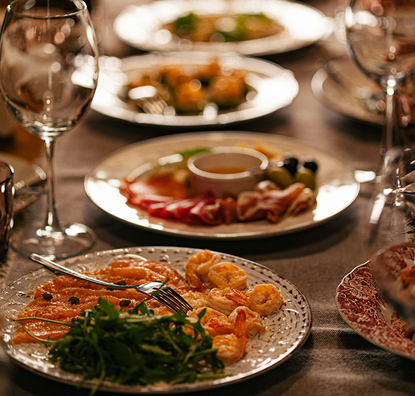 Big Night Supper Club - photo by Anna Bratiychuk ib Unsplash